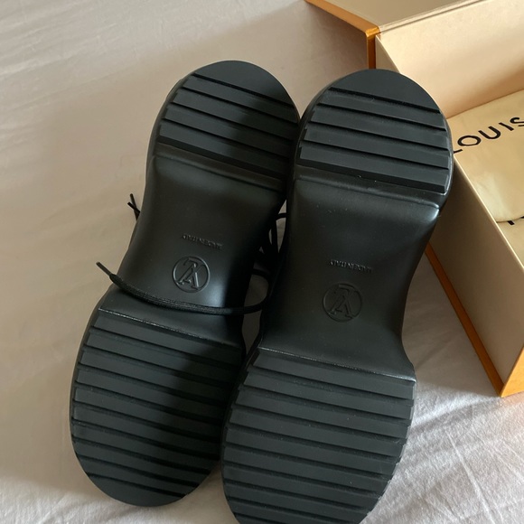 Brand new Louis Vuitton sneakers with original box and tags - Picture 3 of 3